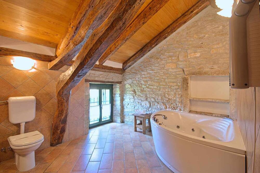 Photo of Bathroom in Mrgani