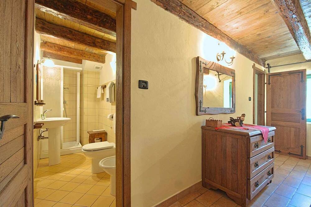Photo of Bathroom in Mrgani