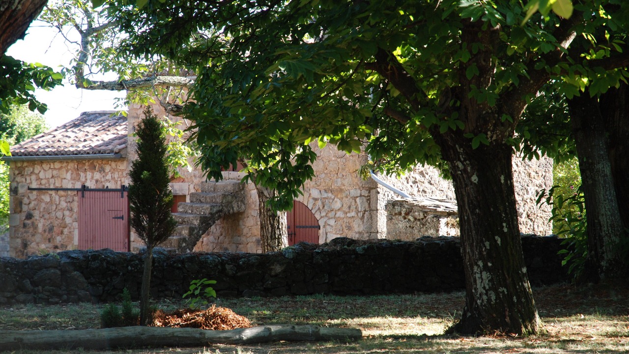 Photo of Buildings in Planzolles