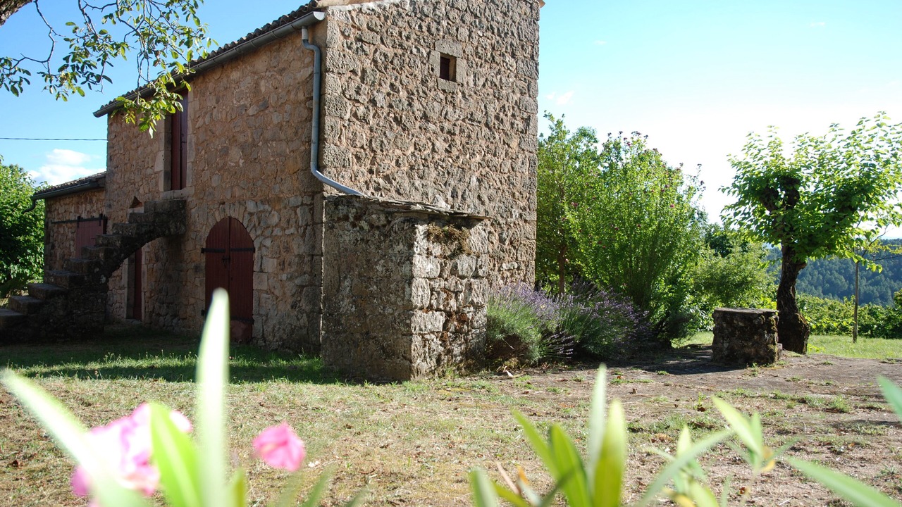 Photo of Buildings in Planzolles