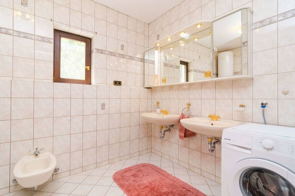 Photo of Bathroom in Okuklje
