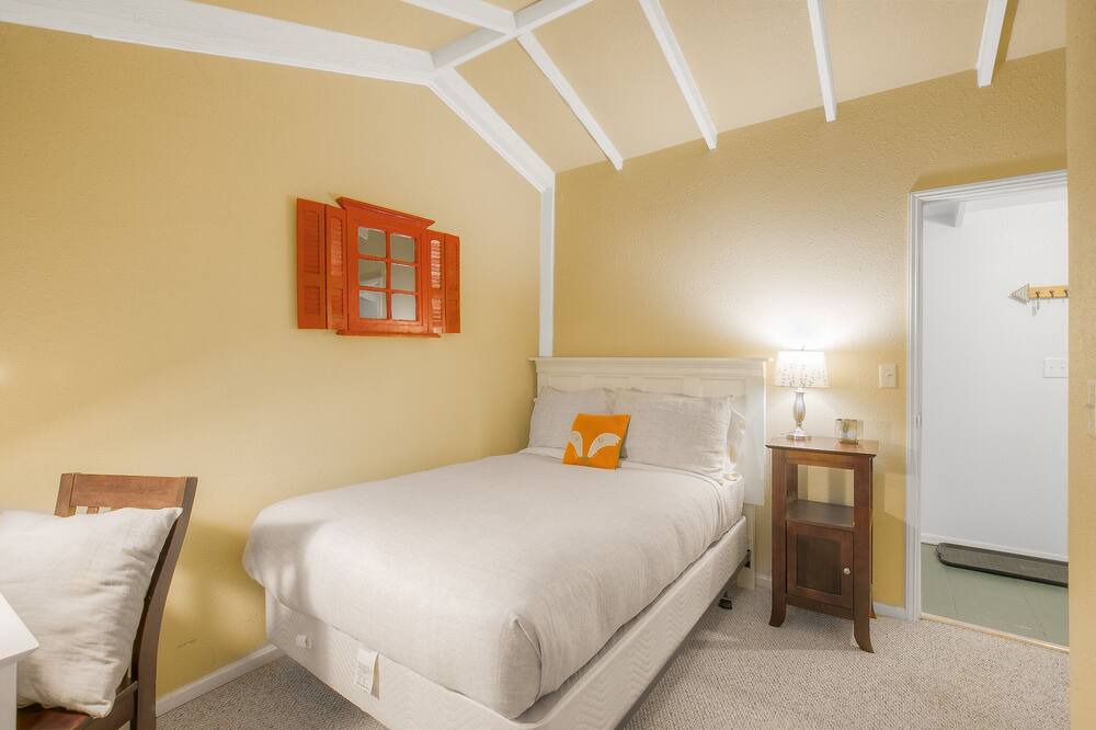 Photo of Bedroom in Gold Bar