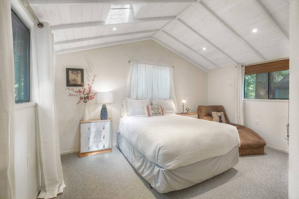 Photo of Others in Gold Bar