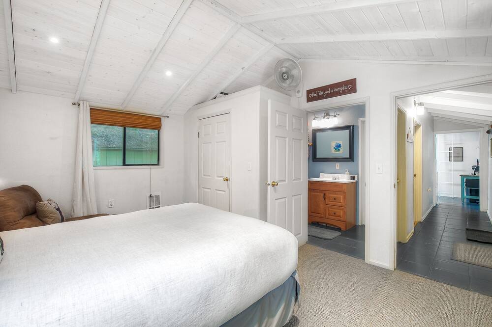 Photo of Others in Gold Bar