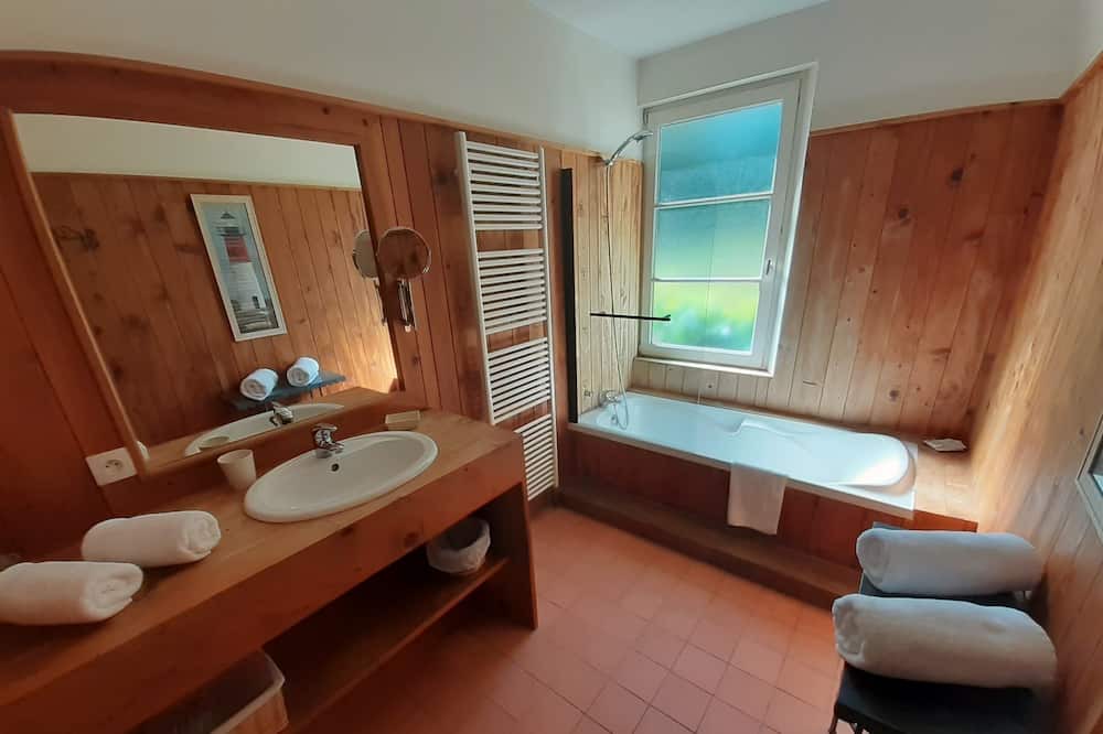 Photo of Bathroom in Savonnieres