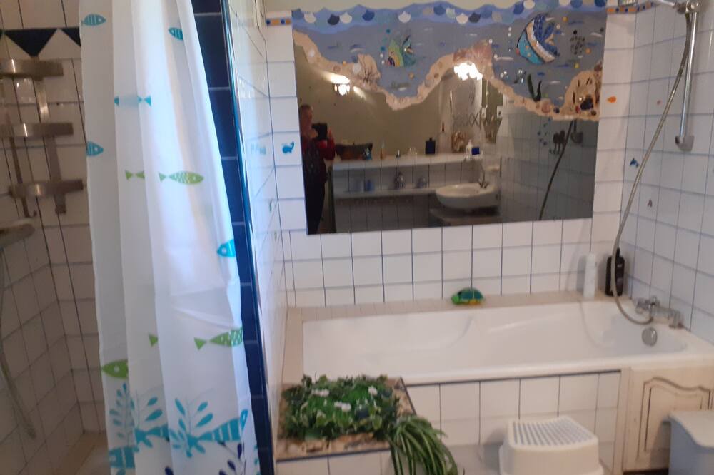 Photo of Bathroom in Pergain Taillac