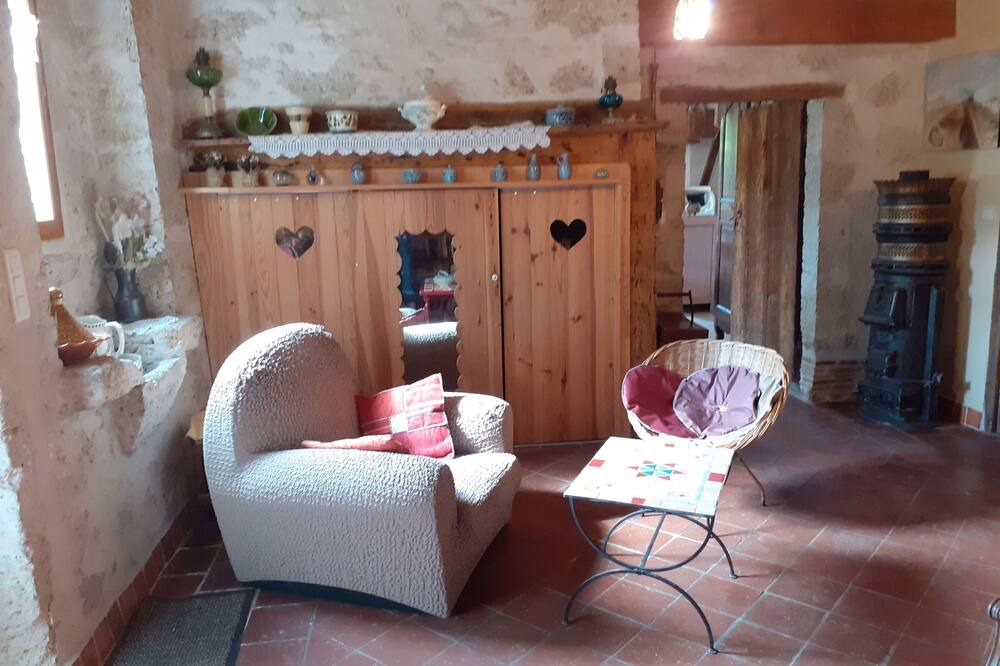 Photo of Livingroom in Pergain Taillac