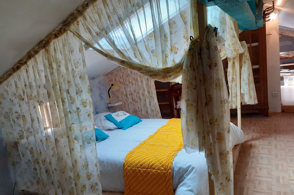 Photo of Bedroom in Pergain Taillac