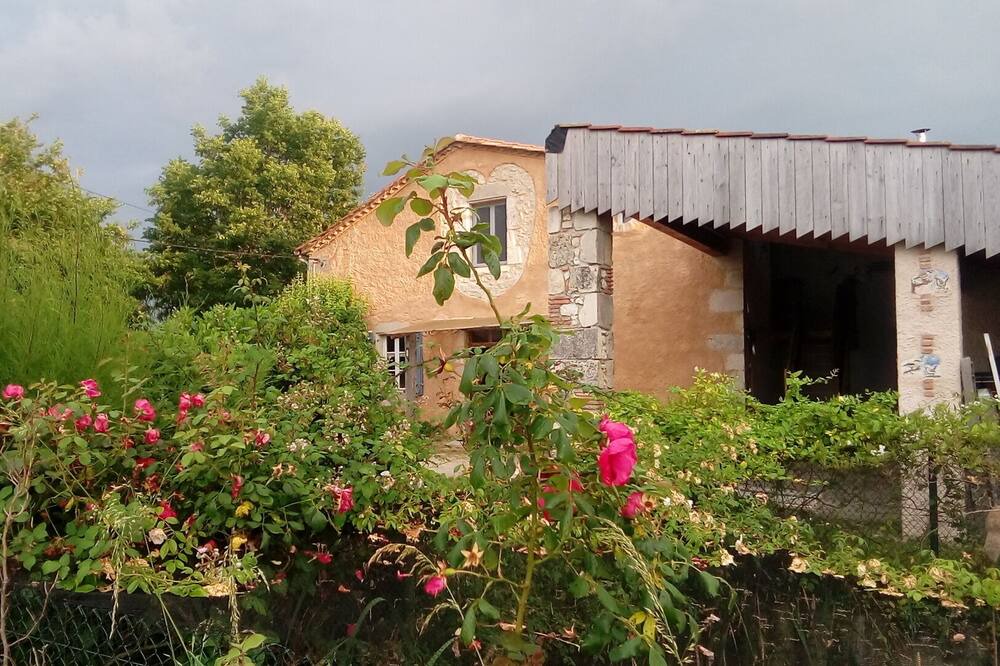 Photo of Outdoor in Pergain Taillac