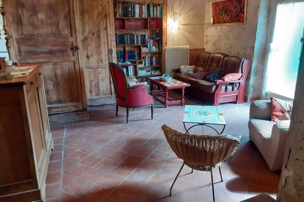 Photo of Livingroom in Pergain Taillac