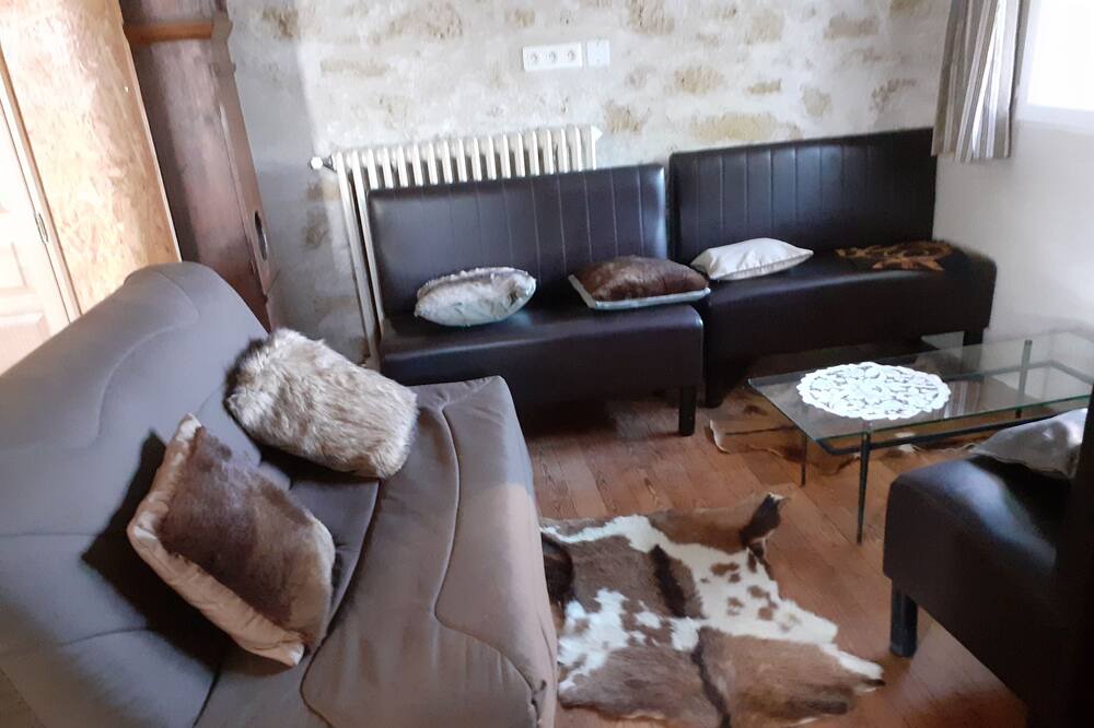 Photo of Livingroom in Pergain Taillac