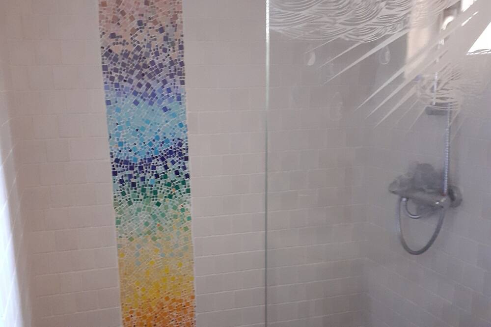 Photo of Bathroom in Pergain Taillac