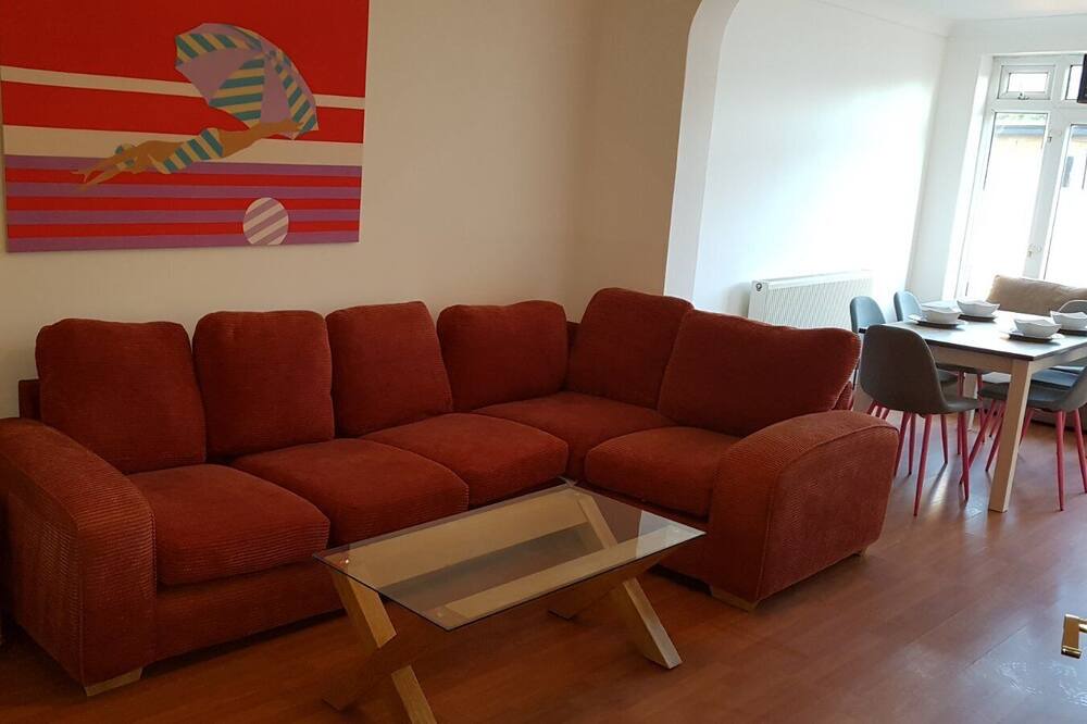 Photo of Livingroom in Heston Central