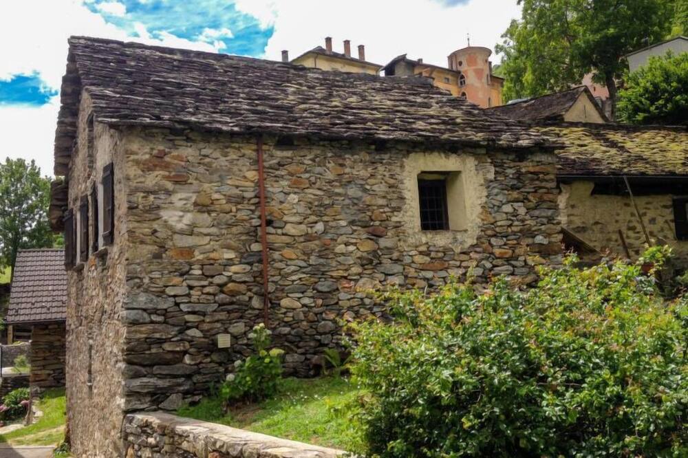 Photo of Outdoor in Semione