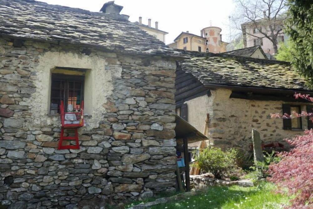 Photo of Outdoor in Semione