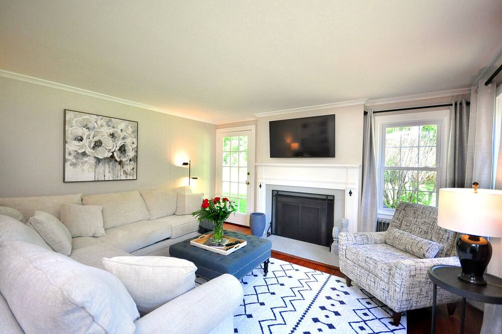 Photo of Livingroom in Litchfield
