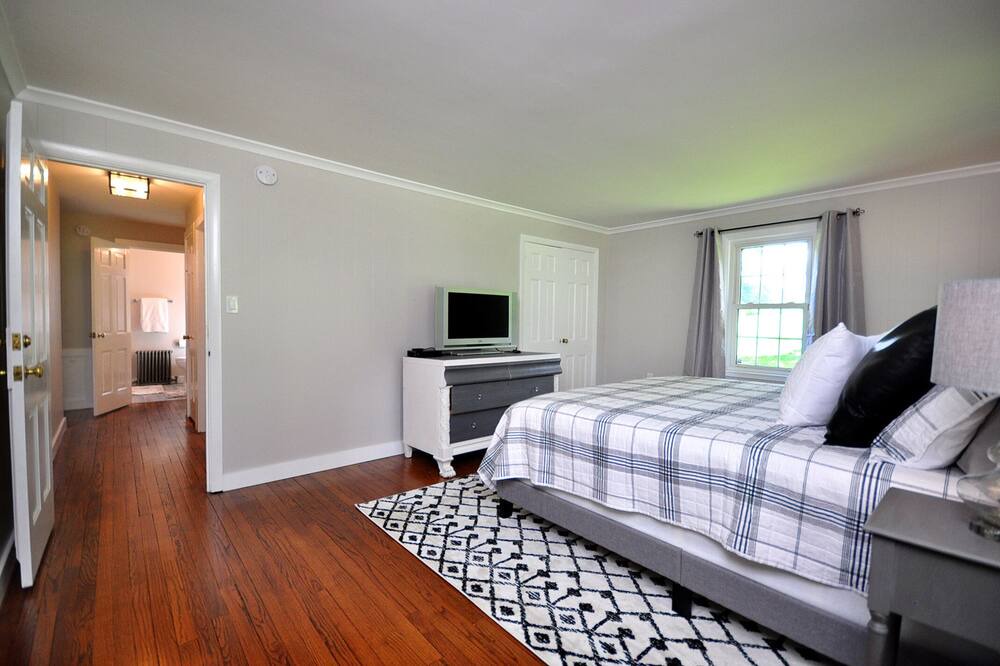 Photo of Bedroom in Litchfield