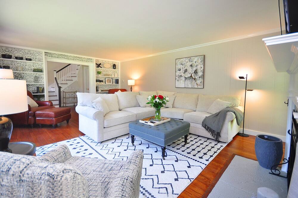 Photo of Livingroom in Litchfield