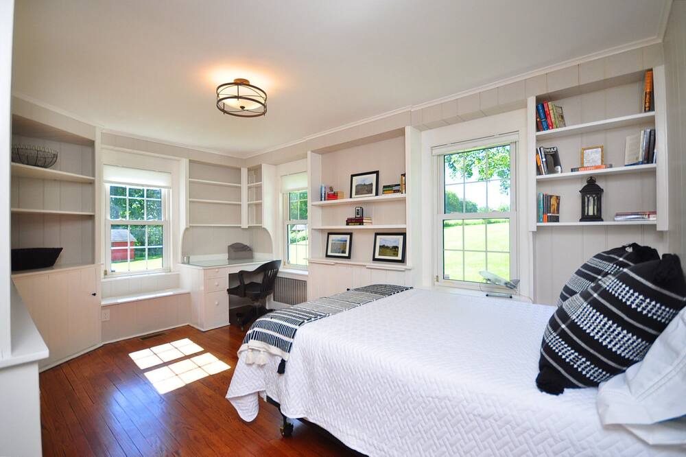 Photo of Bedroom in Litchfield
