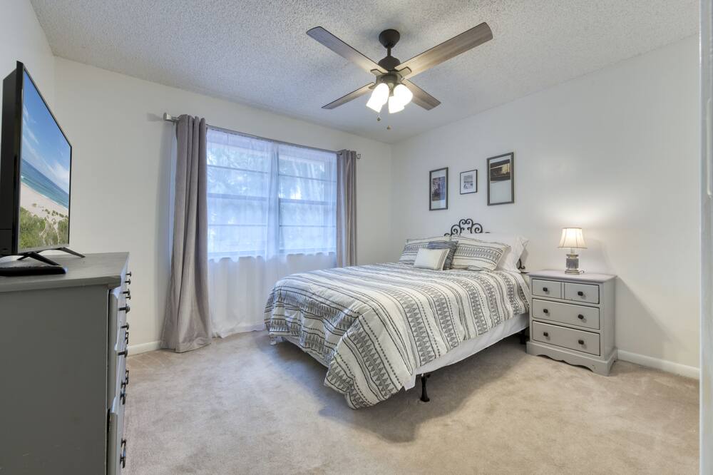 Photo of Bedroom in Riviera Beach