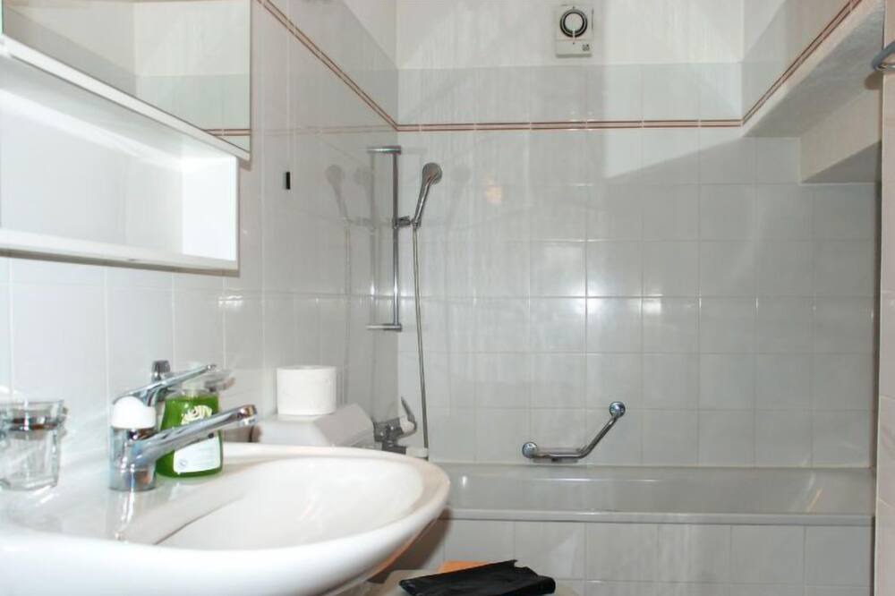 Photo of Bathroom in Leontica