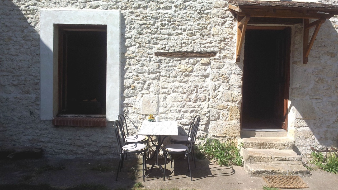Photo of Outdoor in La Neuville-sur-Essonne