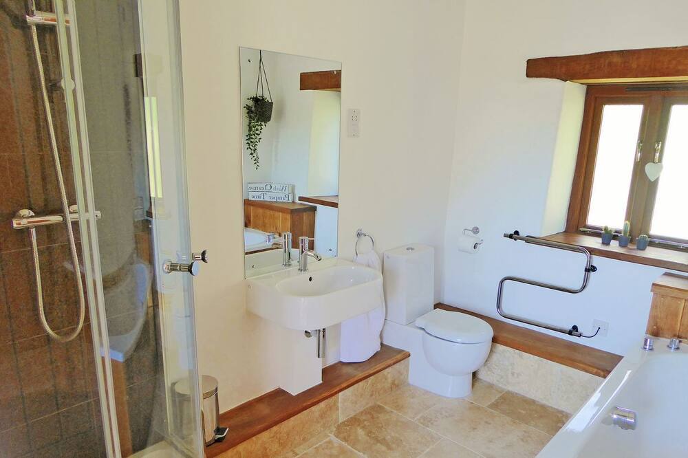 Photo of Bathroom in Liskeard