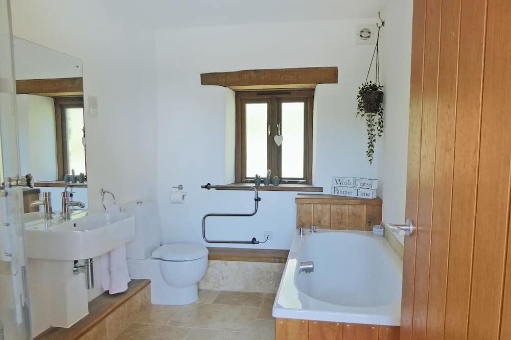 Photo of Bathroom in Liskeard