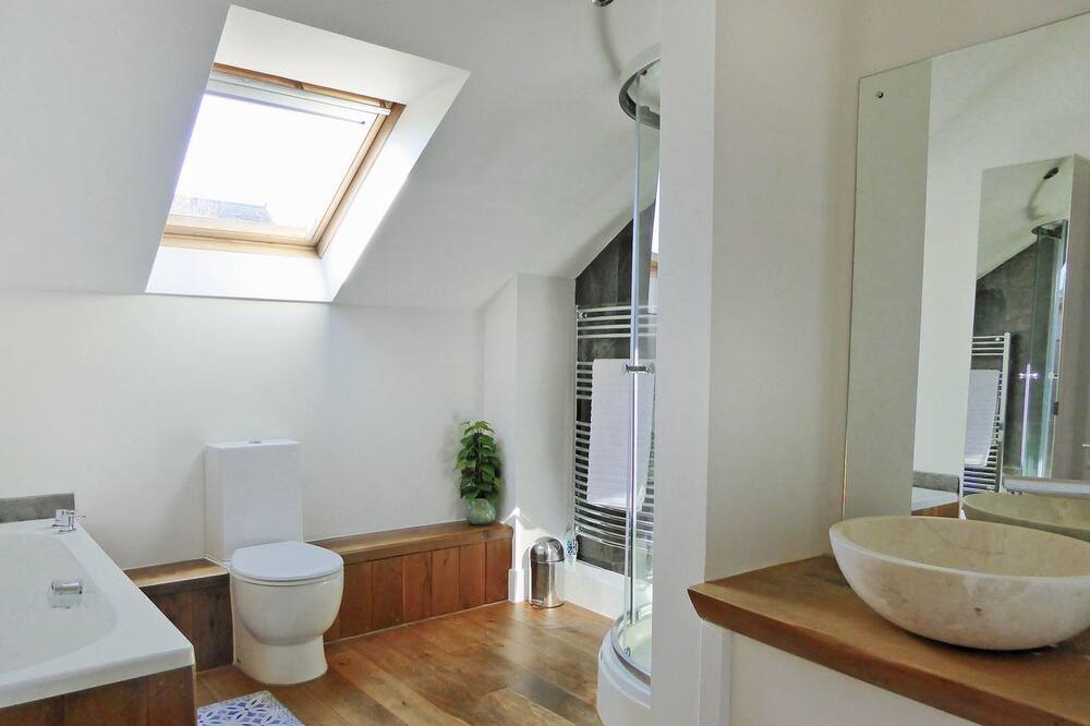 Photo of Bathroom in Liskeard