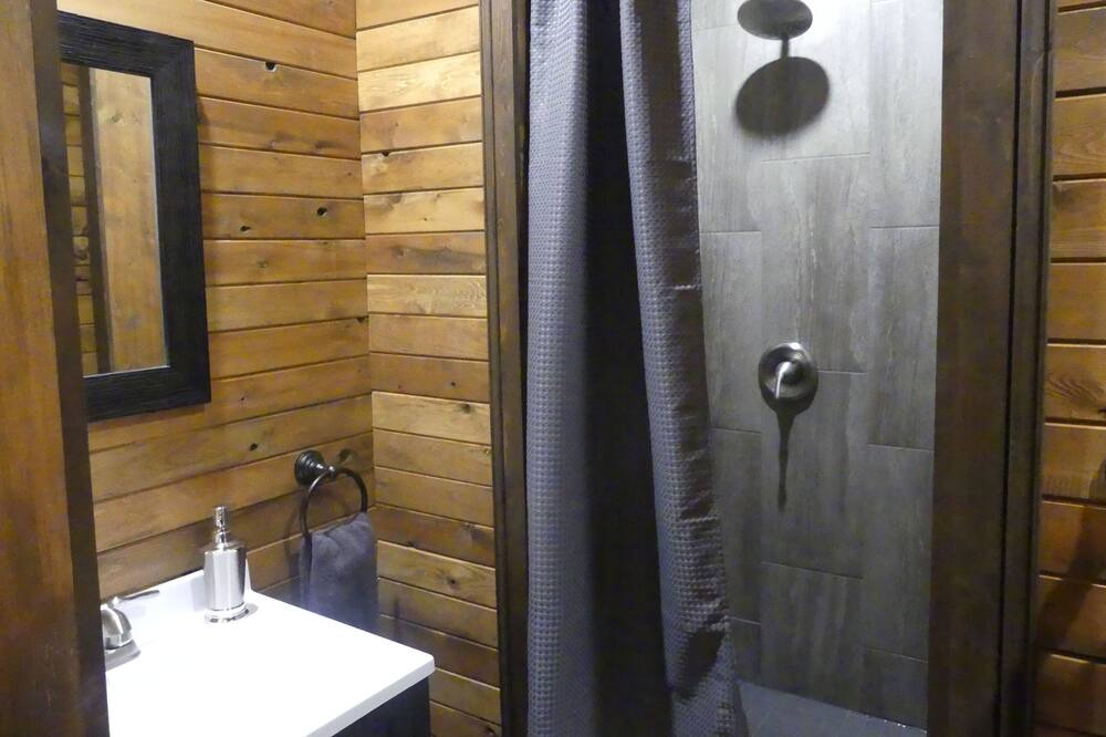 Photo of Bathroom in Leslie-Clapham-et-Huddersfield