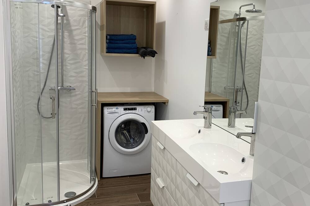Photo of Bathroom in Armentieres