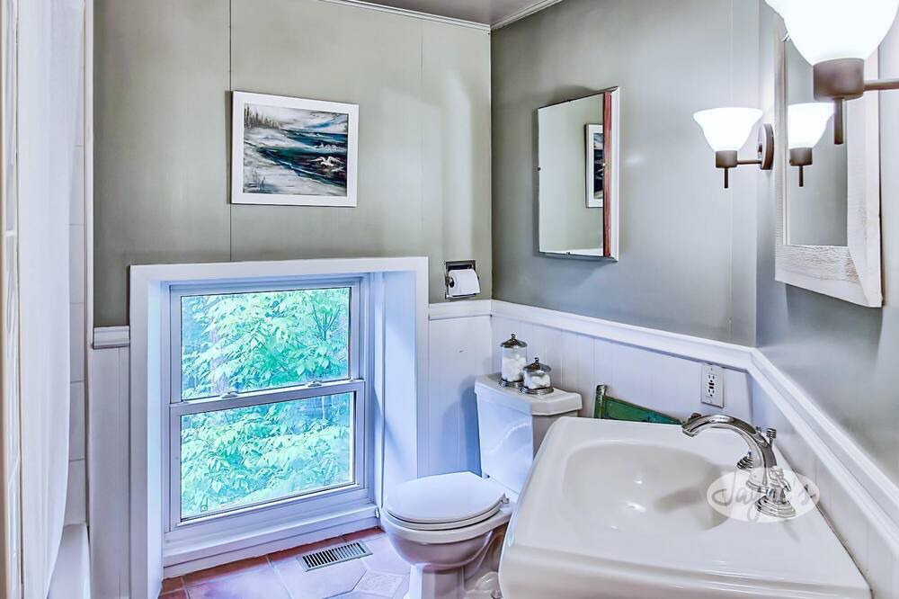 Photo of Bathroom in Caledon