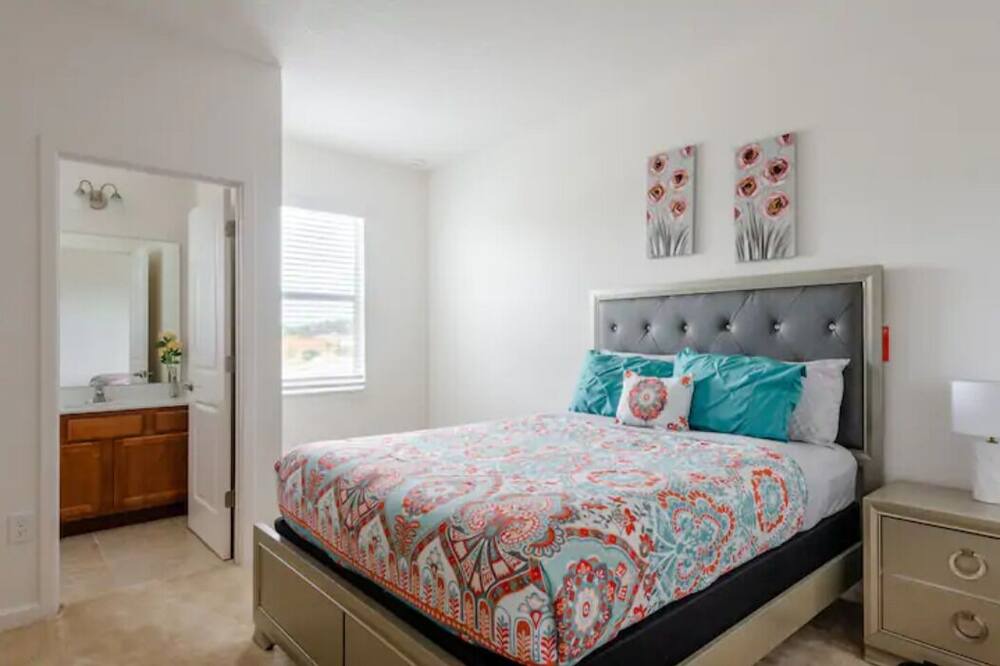 Photo of Bedroom in Veranda Palms