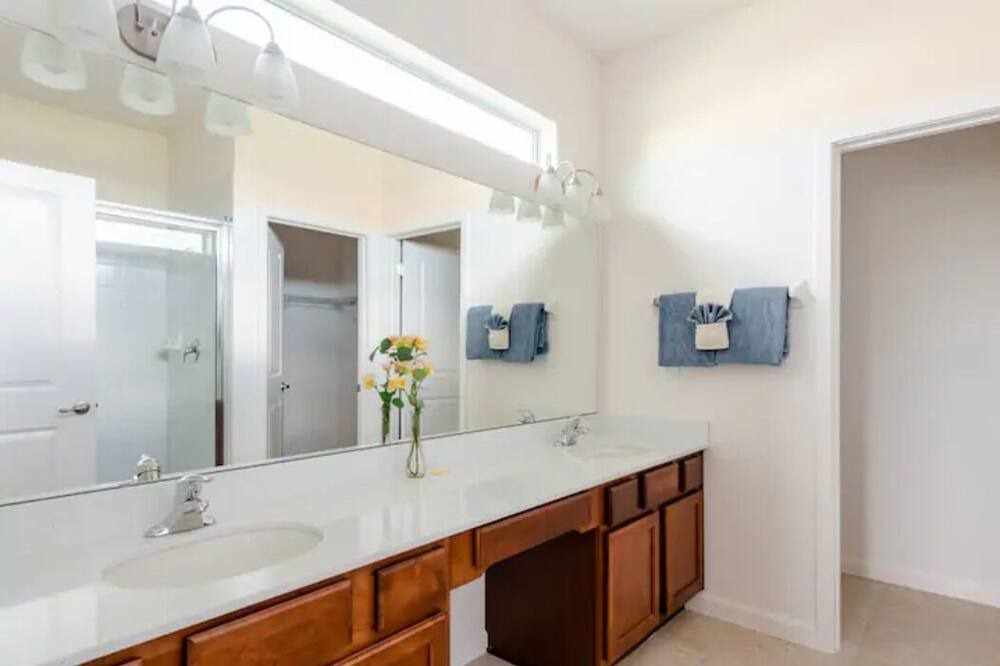 Photo of Bathroom in Veranda Palms