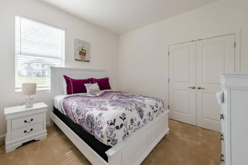 Photo of Bedroom in Veranda Palms