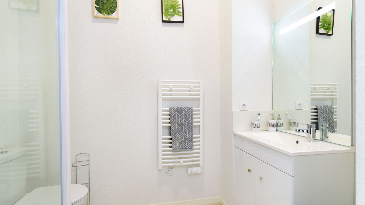 Photo of Bathroom in Fontaine Lestang-Bagatelle-Papus-Tabar-Bordelongue