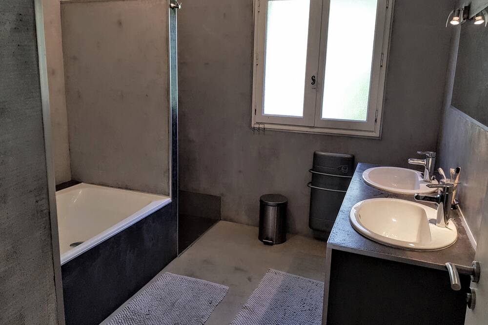 Photo of Bathroom in Ventenac-Cabardes