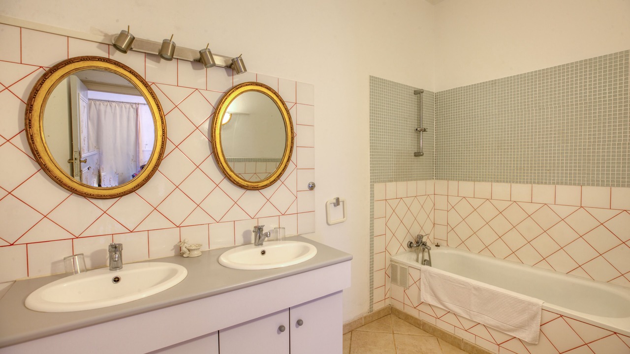 Photo of Bathroom in Poligne