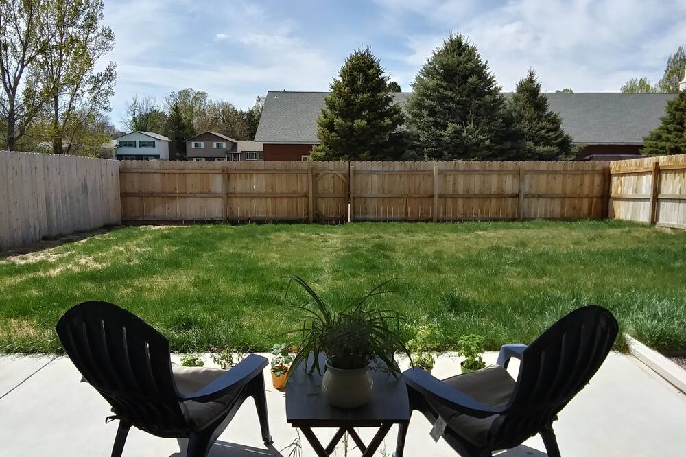Photo of Patio Balcony in Brush