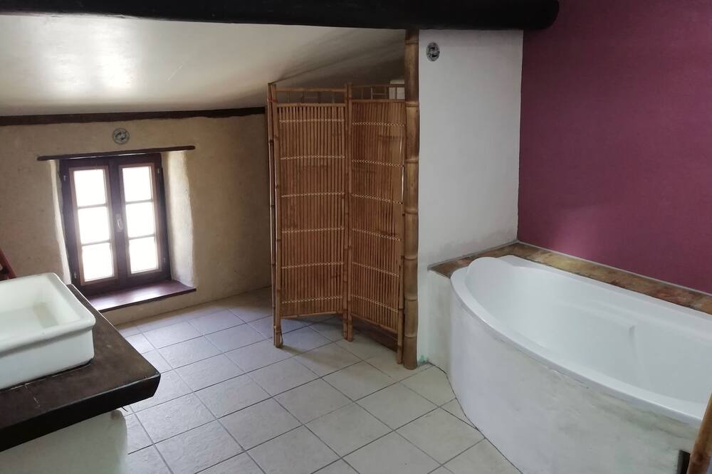 Photo of Bathroom in Montsegur