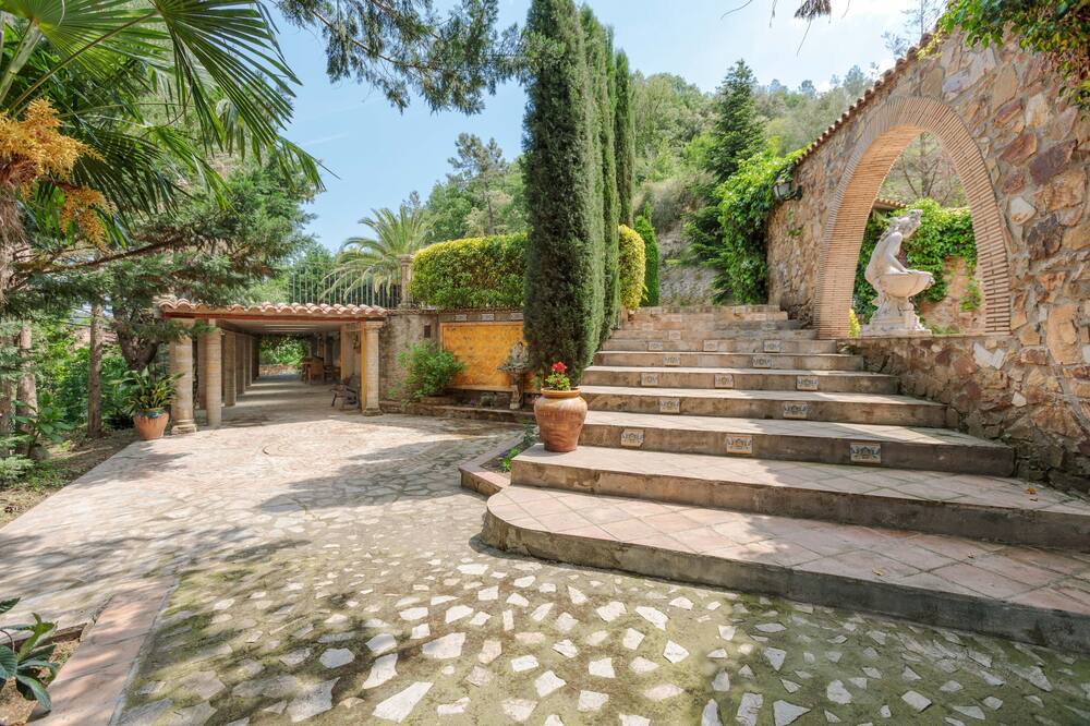 Photo of Outdoor in Angles