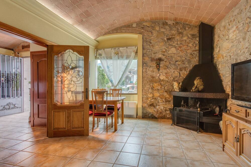 Photo of Livingroom in Angles