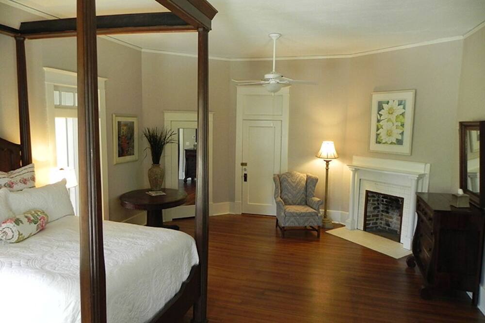 Photo of Bedroom in Leland