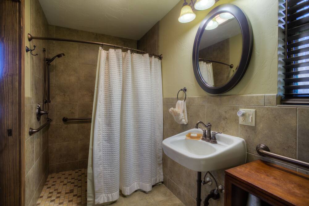 Photo of Bathroom in Hunt