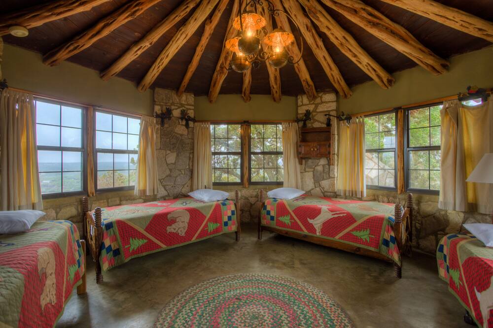 Photo of Bedroom in Hunt