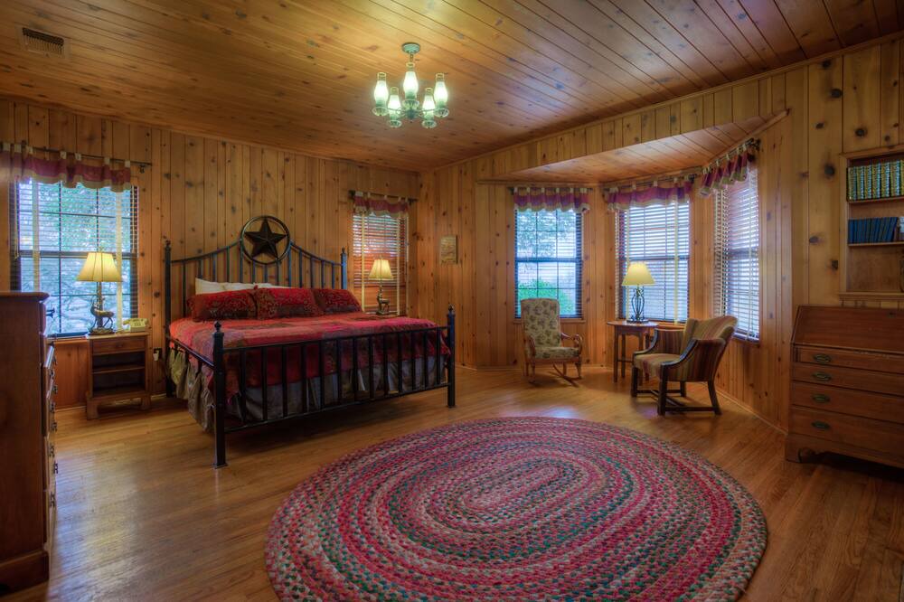 Photo of Bedroom in Hunt
