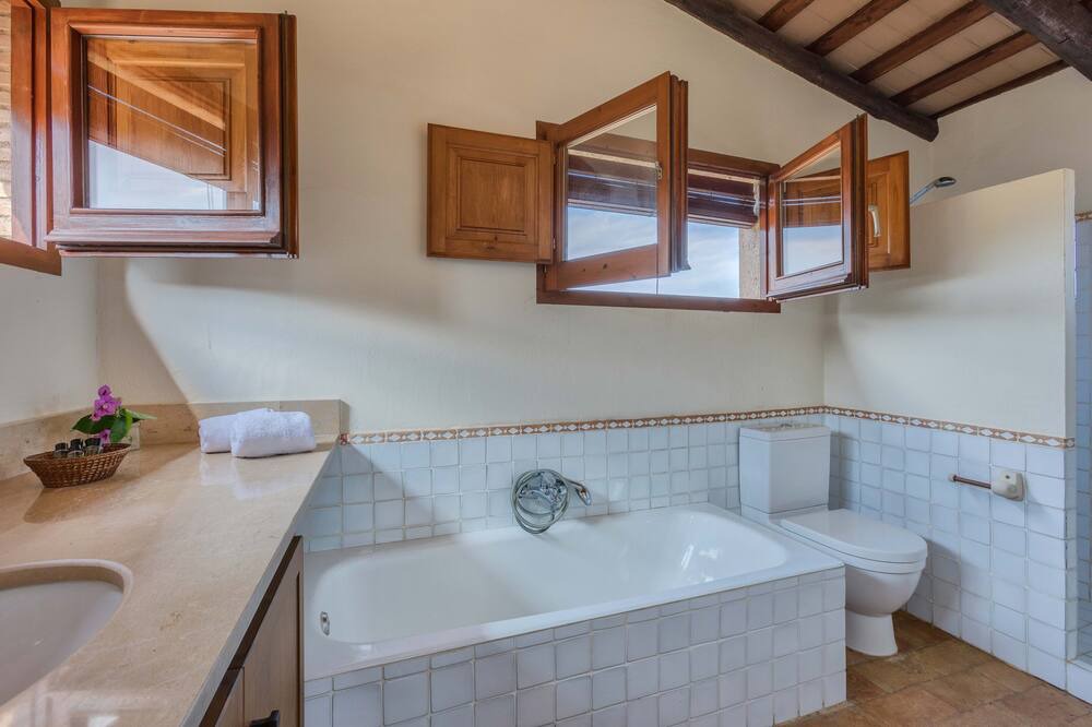 Photo of Bathroom in La Tallada d'Emporda