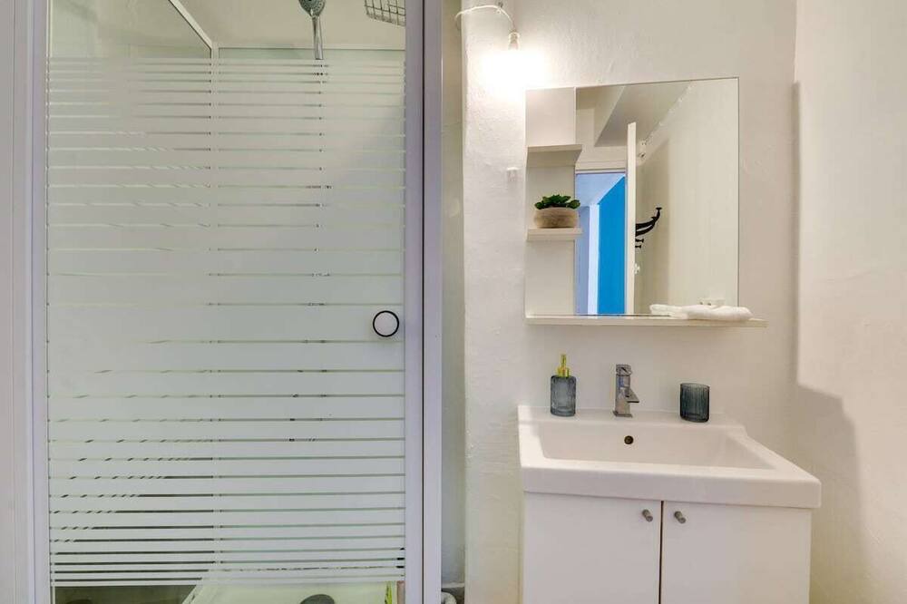 Photo of Bathroom in Decre-Cathedrale