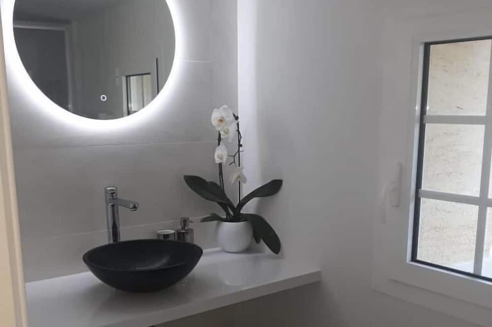 Photo of Bathroom in Saint-Louis-De-Montferrand