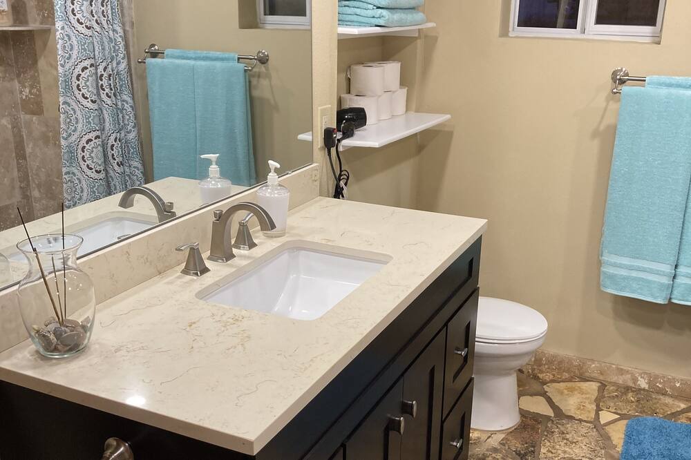 Photo of Bathroom in Round Mountain